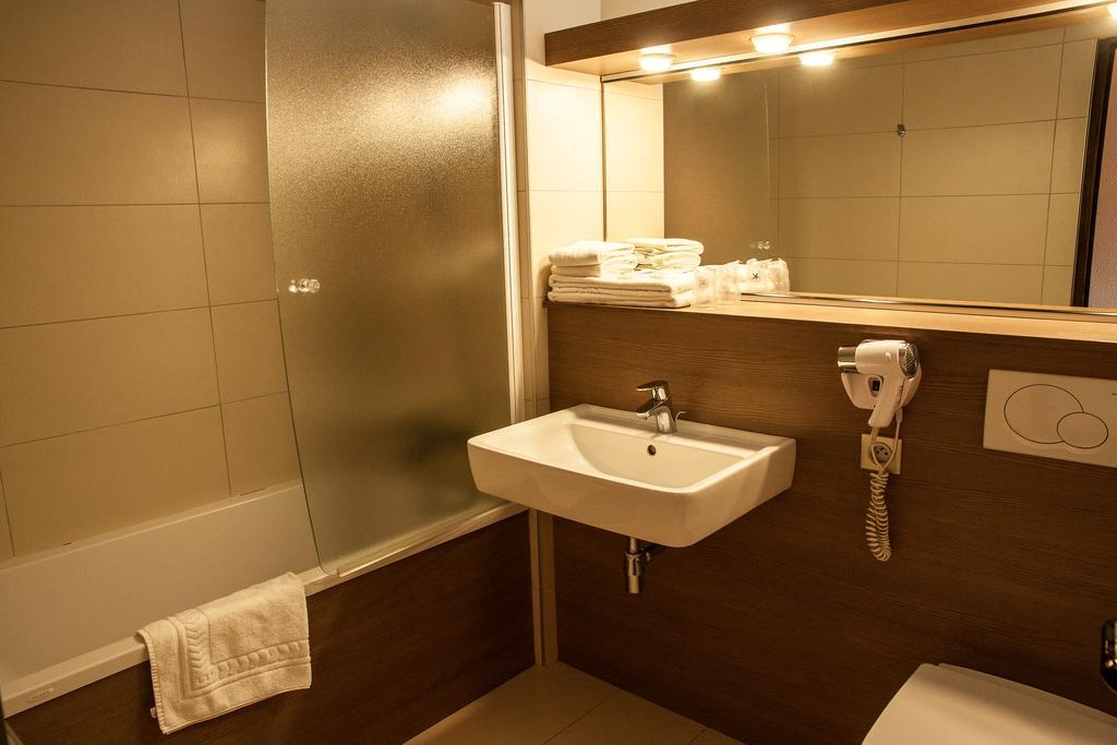 Hotel Les Amandiers Tournon-sur-Rhone Exterior foto